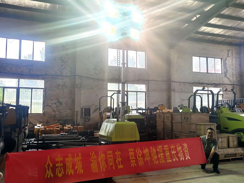 蔡徐坤為重慶捐贈奔馬照明車等救災物資，傳遞偶像正能量